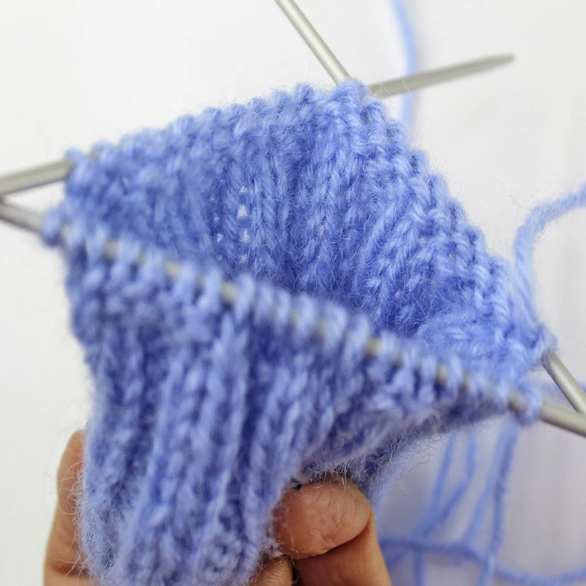 Crochet fingerless gloves pattern, US standard terms, Skill level beginner