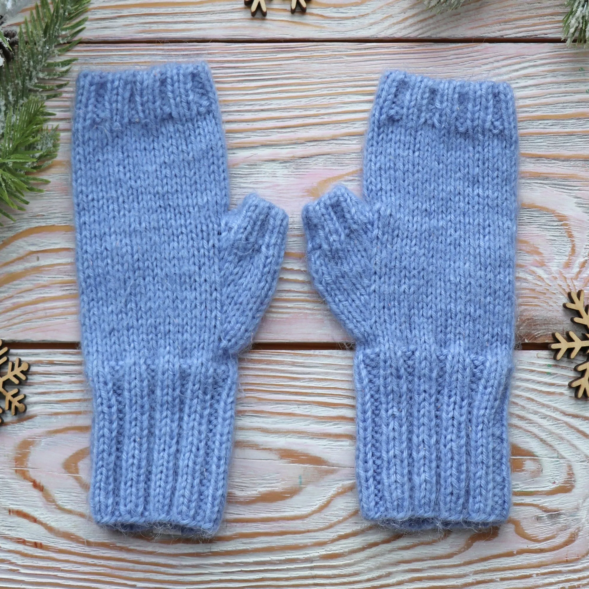 Crochet fingerless gloves pattern, US standard terms, Skill level beginner