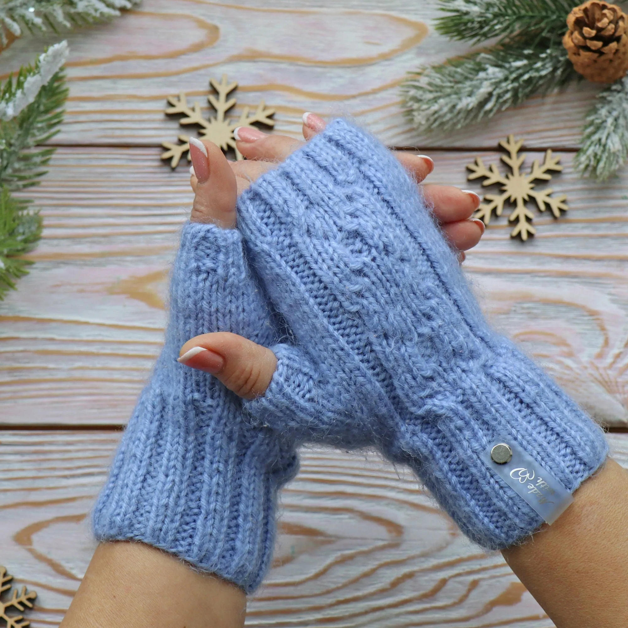 Crochet fingerless gloves pattern, US standard terms, Skill level beginner