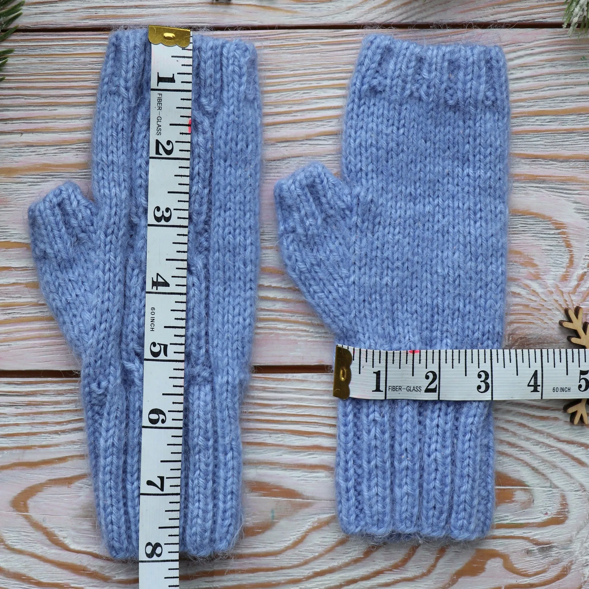 Crochet fingerless gloves pattern, US standard terms, Skill level beginner