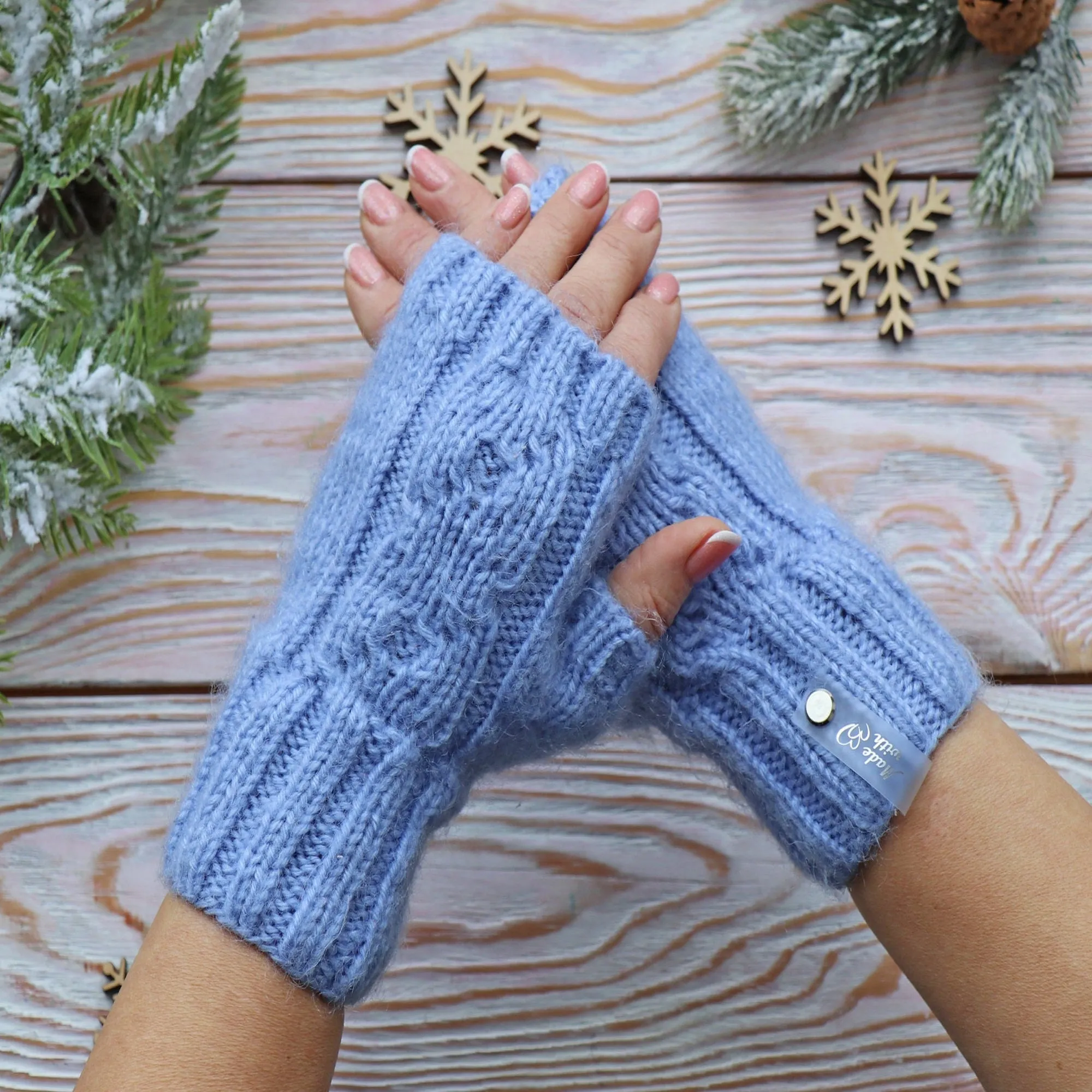 Crochet fingerless gloves pattern, US standard terms, Skill level beginner