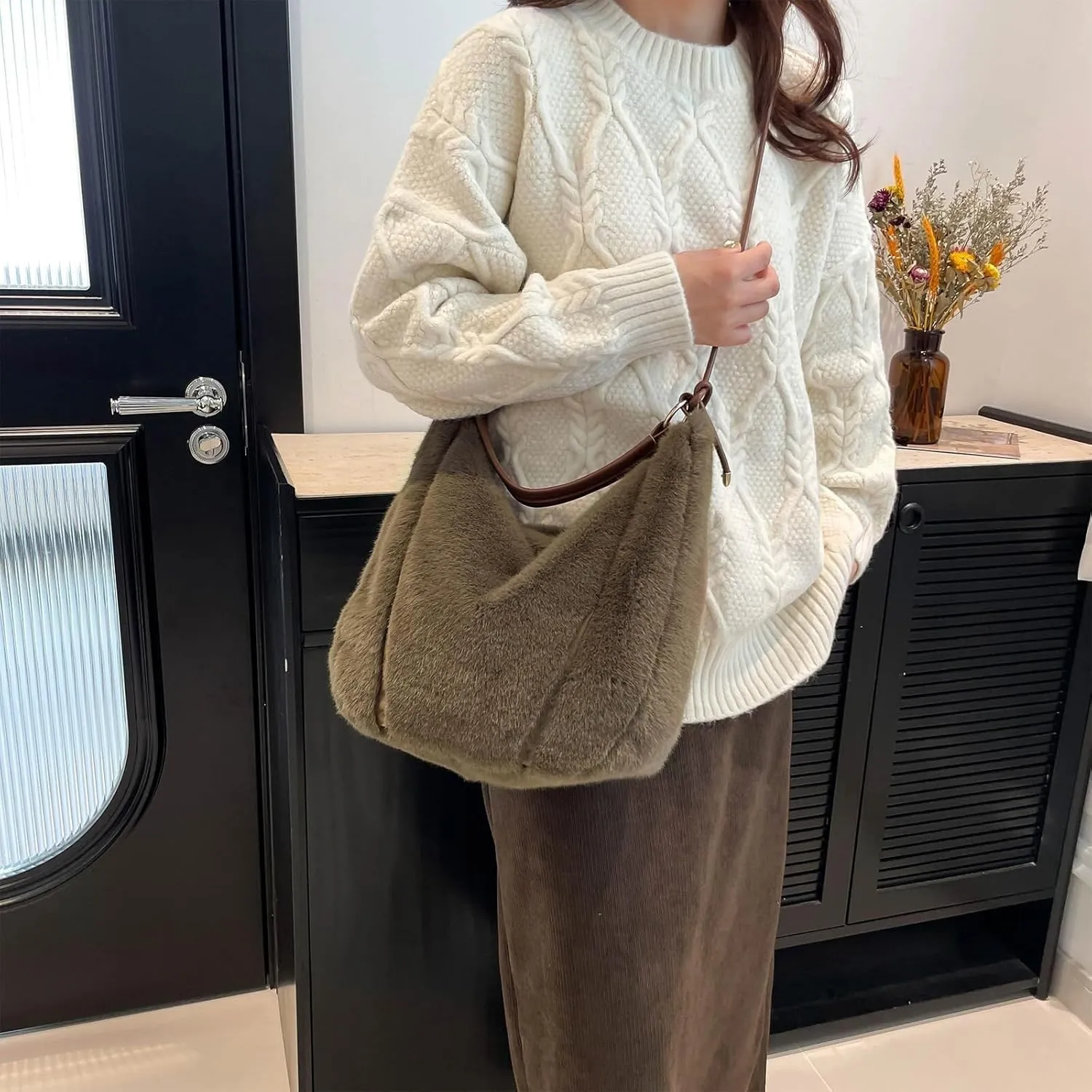 Fluffy Tote Bag, Winter Fuzzy Purses for Women Faux Fur Bag Soft Furry Shoulder Bag
