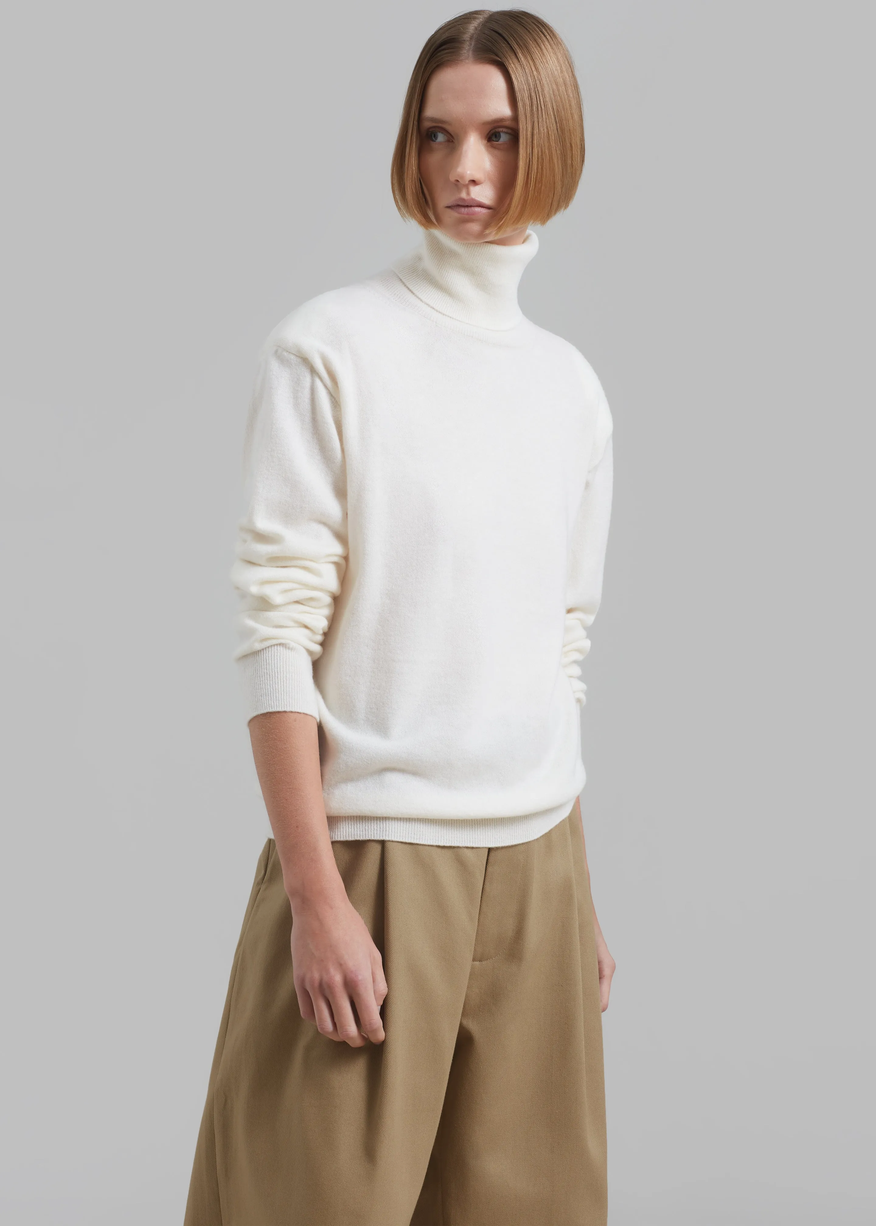 Ines Thin Padded Turtleneck - Ivory